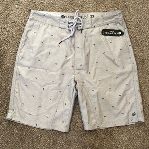 🎉NWT🎉 Freeworld Surfrider Hybrid Short